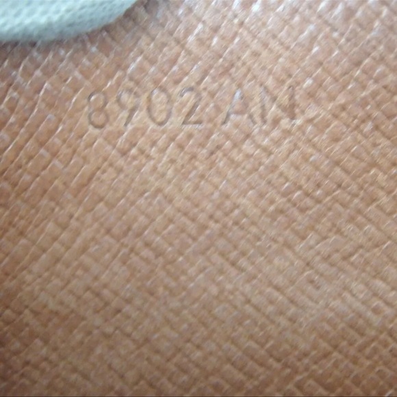 AUTH LOUIS VUITTON Monogram Long Leather Wallet - Picture 7 of 8